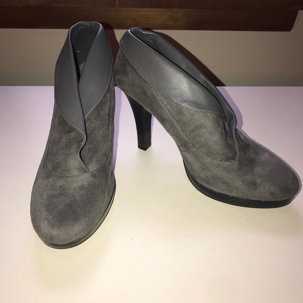 Size 11 grey suede like heels